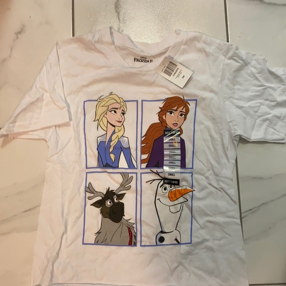 Disney Frozen II T-Shirt Women’s Small. New with Tags. - Picture 1 of 4